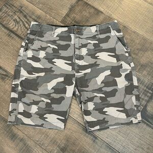 MEN PLUGG FLEX CAMOUFLAGE CARGO SHORTS SIZE XL
